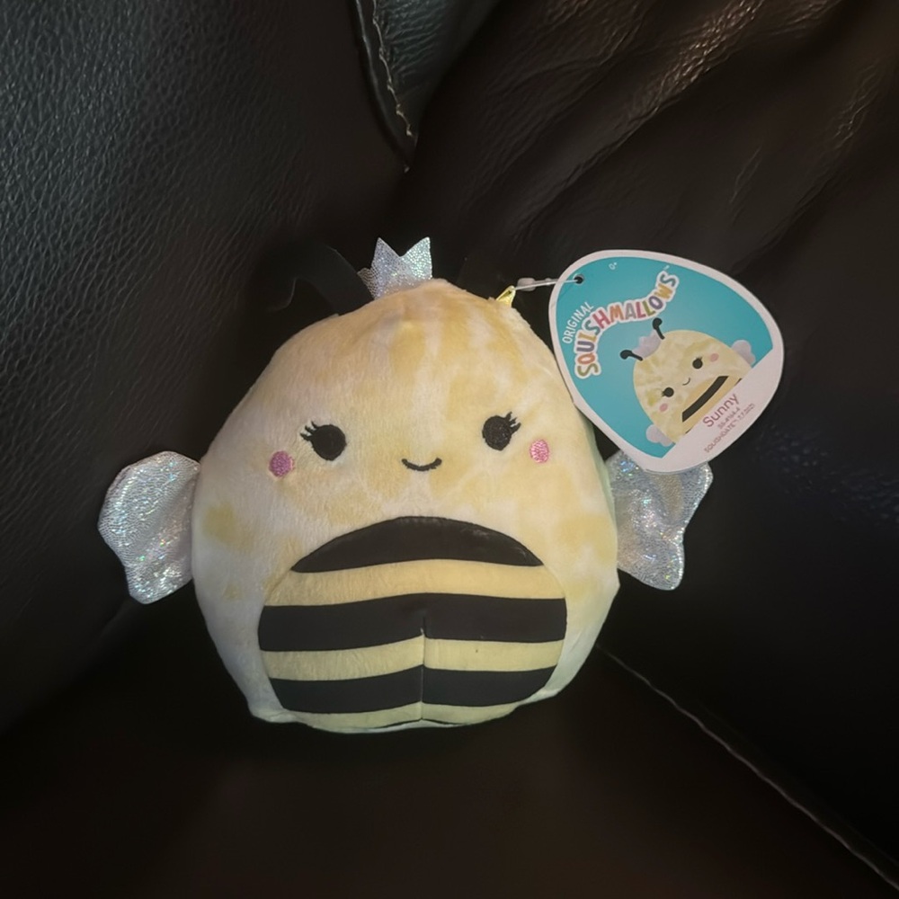 Squishmallow Sunny Queen king bee